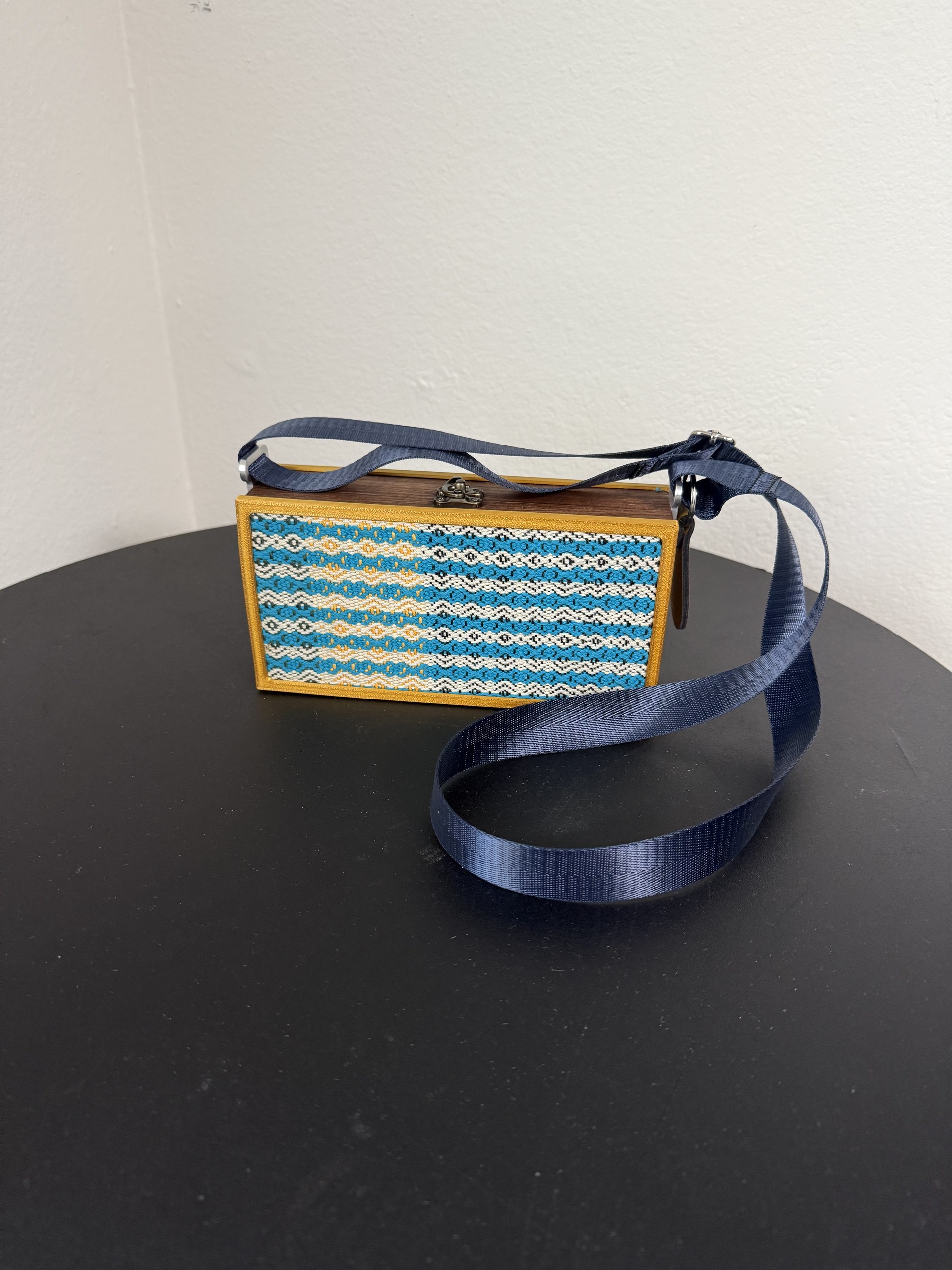 The Exhibit Purse - Woven Stripe